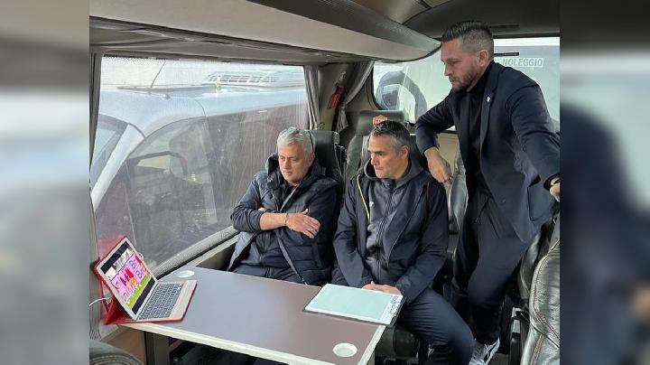 Mourinho Menonton dari Dalam Bus, Roma Petik Kemenangan